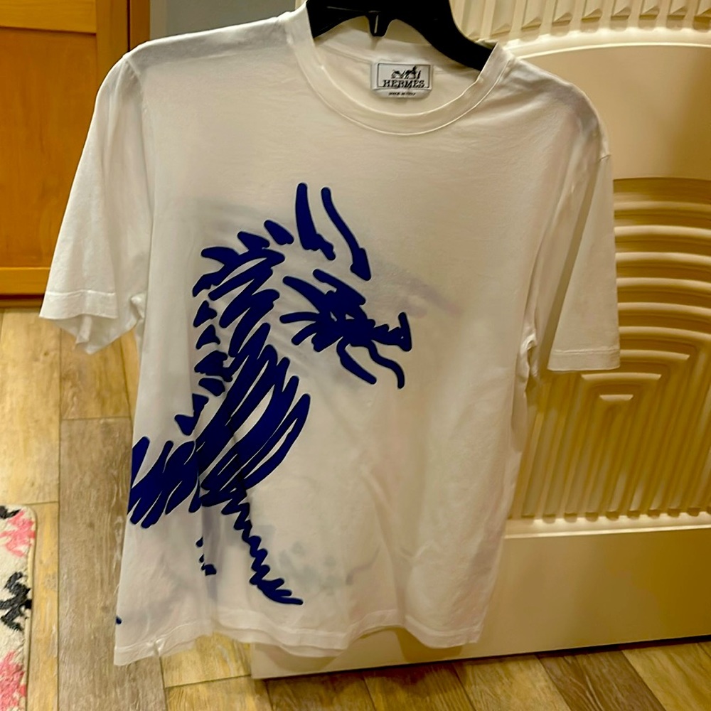 A wrap around designer Hermes medium men’s T